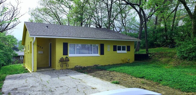 Building Photo - Updated Home Near KU Med