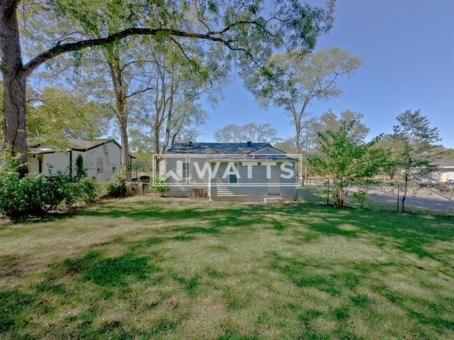 Building Photo - Basic 3 Bedroom Home in Woodlawn
