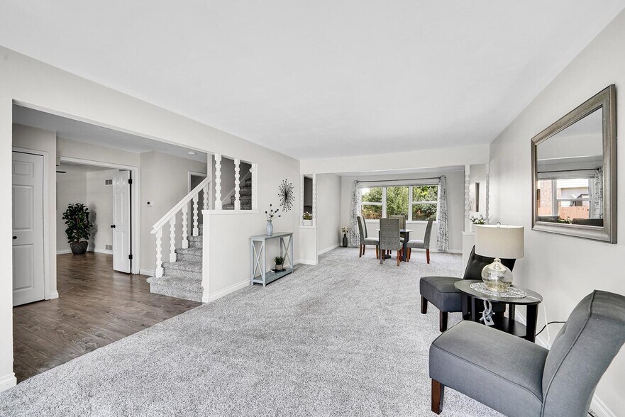 Building Photo - 7303 E Mercer Pl