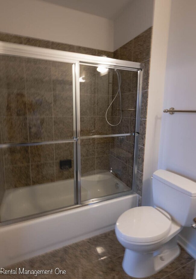 Building Photo - Downtown ROYAL OAK LIVING - 2 bed/2 bath - A CORNER WITH A VIEW!