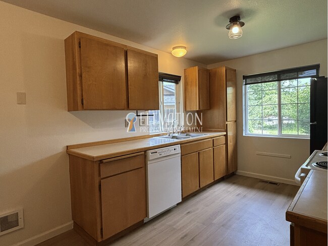 Building Photo - 61875 Avonlea Cir