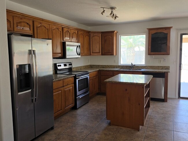 Building Photo - 2068 E Andalusian Loop