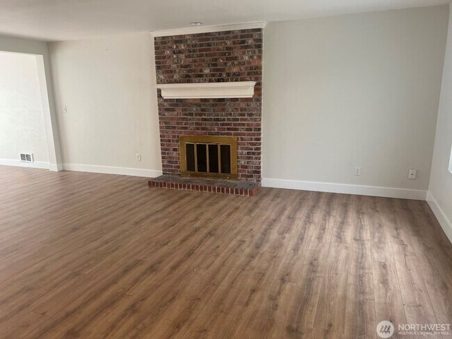 Building Photo - 14309 NE 7th Pl