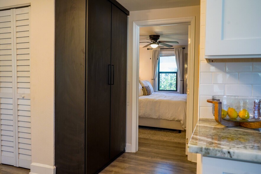 Building Photo - 3835 4th Ave N