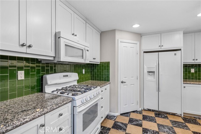 Building Photo - 12377 Hollyhock Dr
