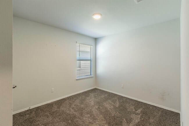 Building Photo - 237 Poplin Ln