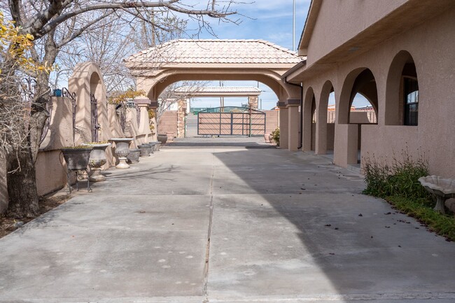 Building Photo - Desert Oasis – Executive Rental Fully Furn...