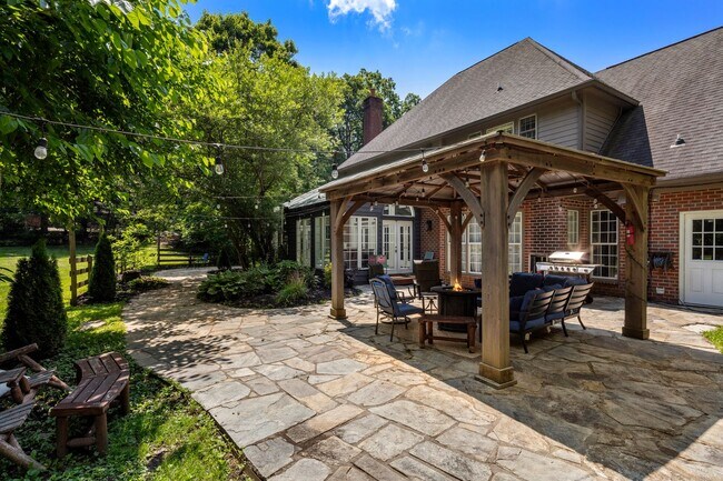 Building Photo - Spacious 6-Bedroom Furnished Home Near Asheville – Privacy, Comfort & Convenience!