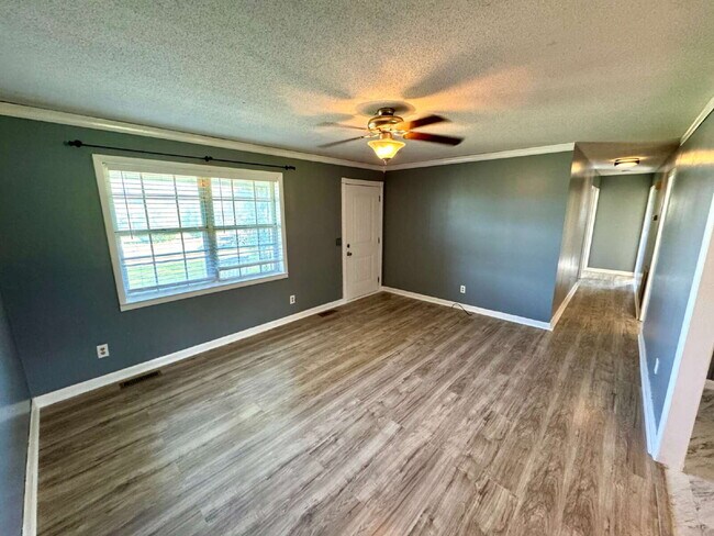 Building Photo - 163 Vining Dr