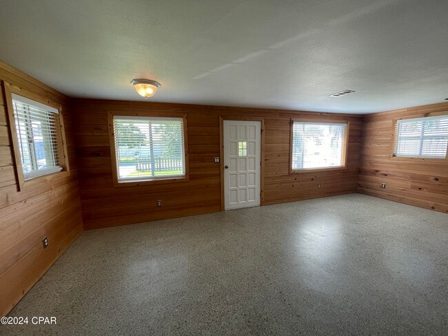 Building Photo - 305 Tarpon St