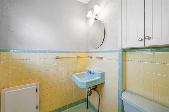 Building Photo - 5312 Nadine Dr