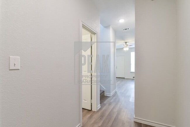 Building Photo - $1395! PRICE ENHANCEMENT Stunning Fort Worth Duplex Available for Rent! Apply by 1/21 and have a ...
