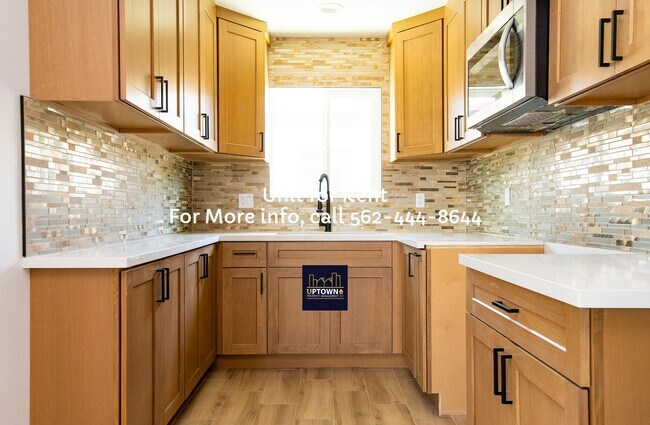 Building Photo - House - 2 Bedrooms + 1 Office / 1 Bathroom - Paramount