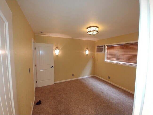 Hi End Blinds - 3333 W St