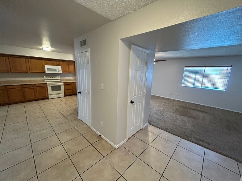 Building Photo - 6150 W Mauna Loa Ln