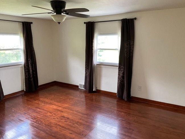 Building Photo - 3 Bedroom - Peaceful Living Just Minutes f...