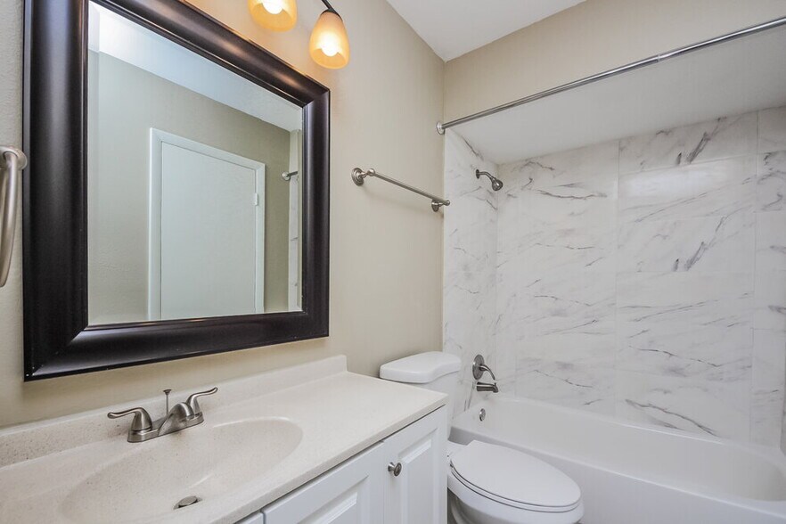 Building Photo - 1719 Orange View Way