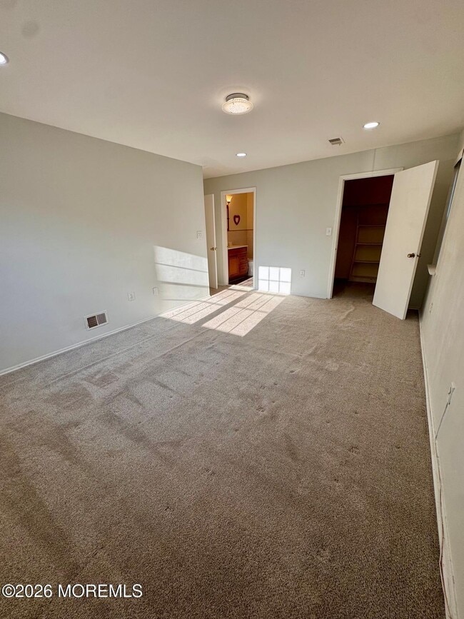 Building Photo - 1202 Green Hollow Dr