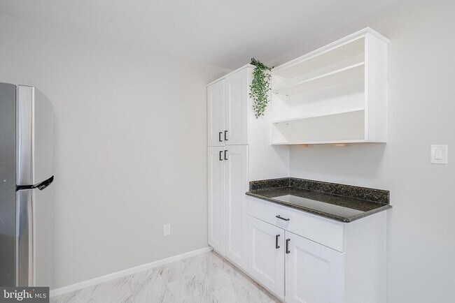 Building Photo - 7932 Silverada Pl