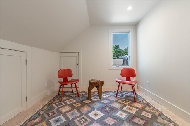 Building Photo - 590 Haywaters Dr