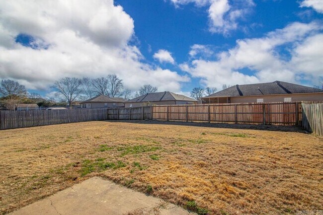 Building Photo - Affordable, Adorable & Move-In Ready!