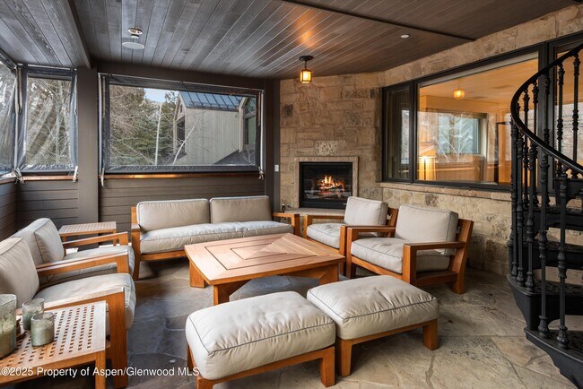 Building Photo - 304 S Garmisch St