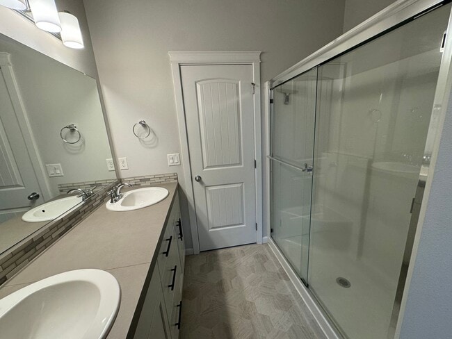 Building Photo - Charming 3-Bedroom Home