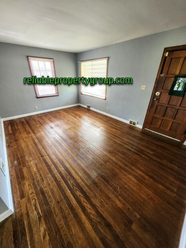 Building Photo - New Listing in Fort Wayne