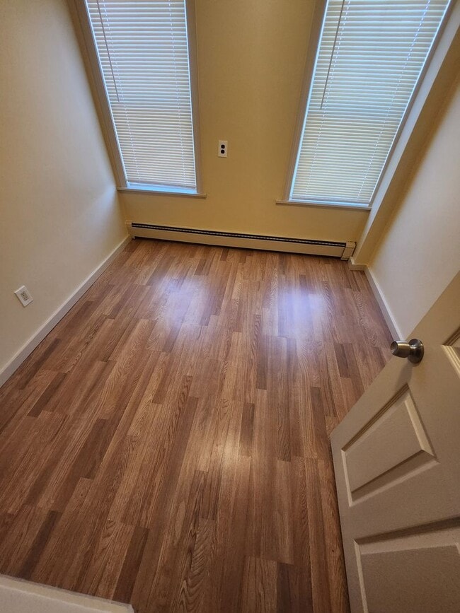 Building Photo - Single Family 4 Bd 2 Bath With Office and ...