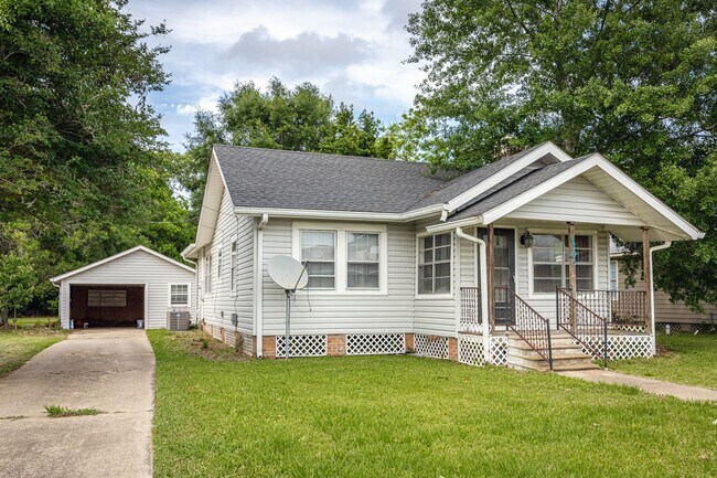 Building Photo - Cute 2 Bed 1 Bath in Pascagoula