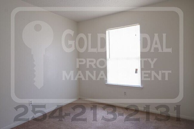 Building Photo - 1803 Cedarhill Dr