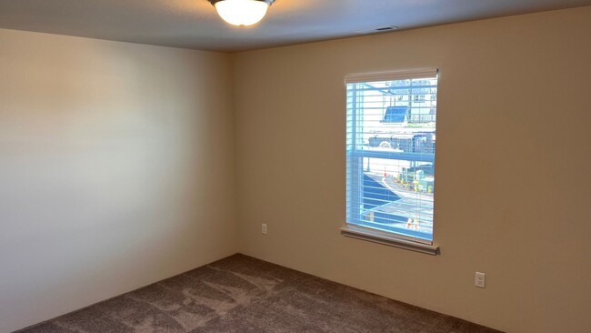 Building Photo - Beautiful Spacious New Built Townhome for ...