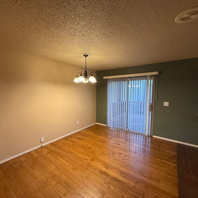 Building Photo - 2 bedroom 2 bath duplex in Nixa available now