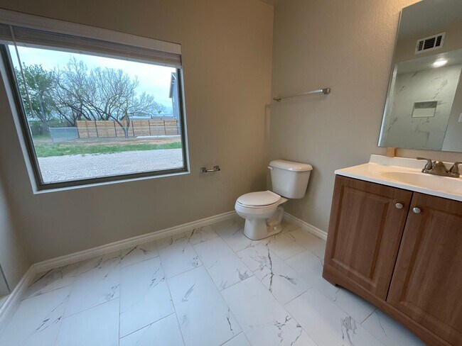 Building Photo - 1224 Nora Ln