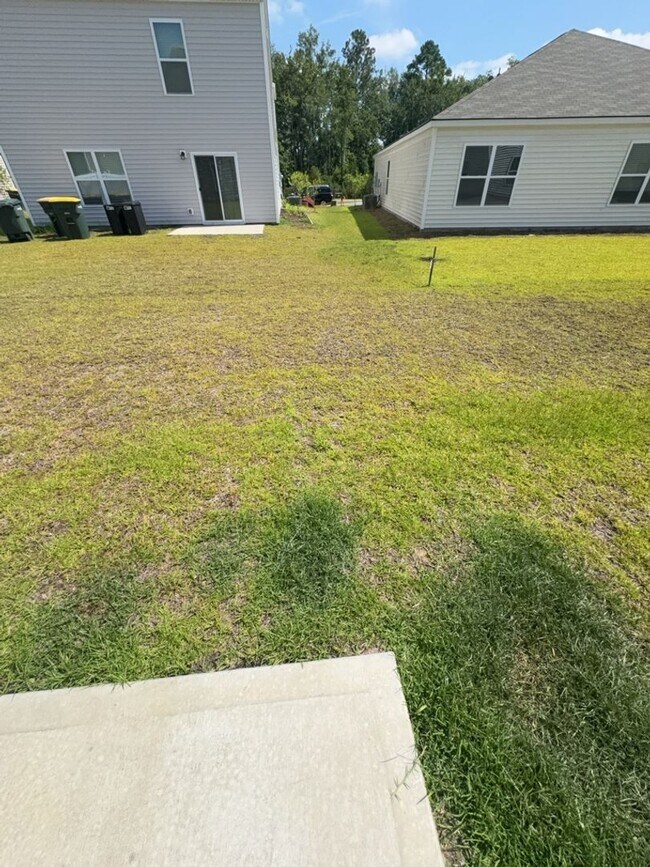 Building Photo - AVAILABLE NOW!