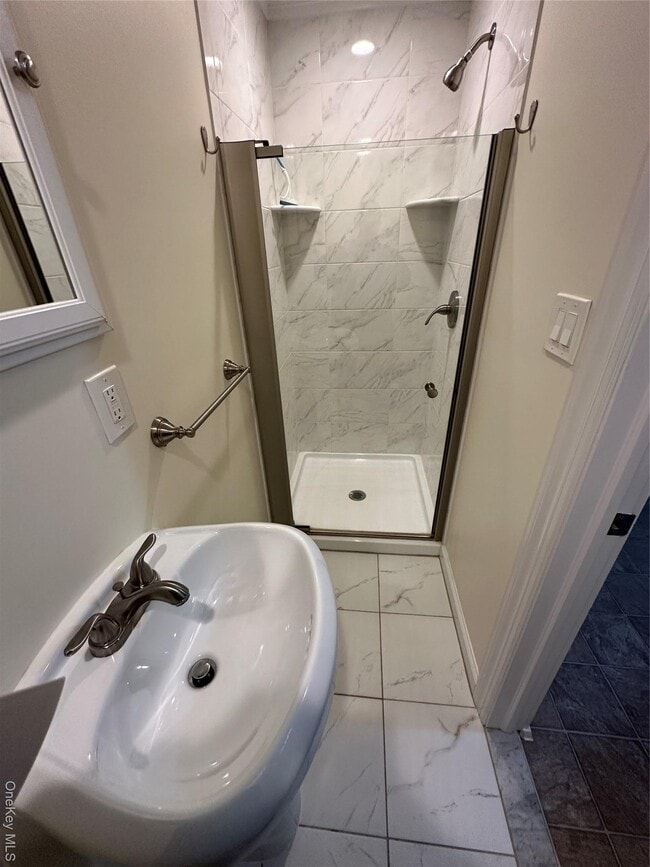 Building Photo - 18 W Maple Ave