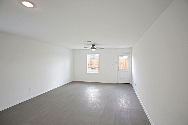 Building Photo - 7530 India Star