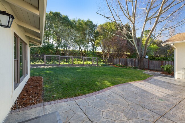Building Photo - 4 Pimentel Ct