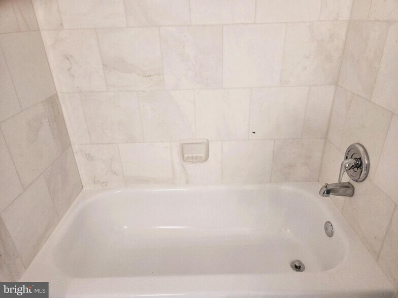 Building Photo - 1211 S Eads St