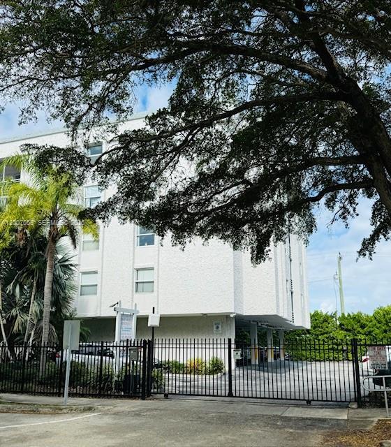 Building Photo - 2425 NE 135th St