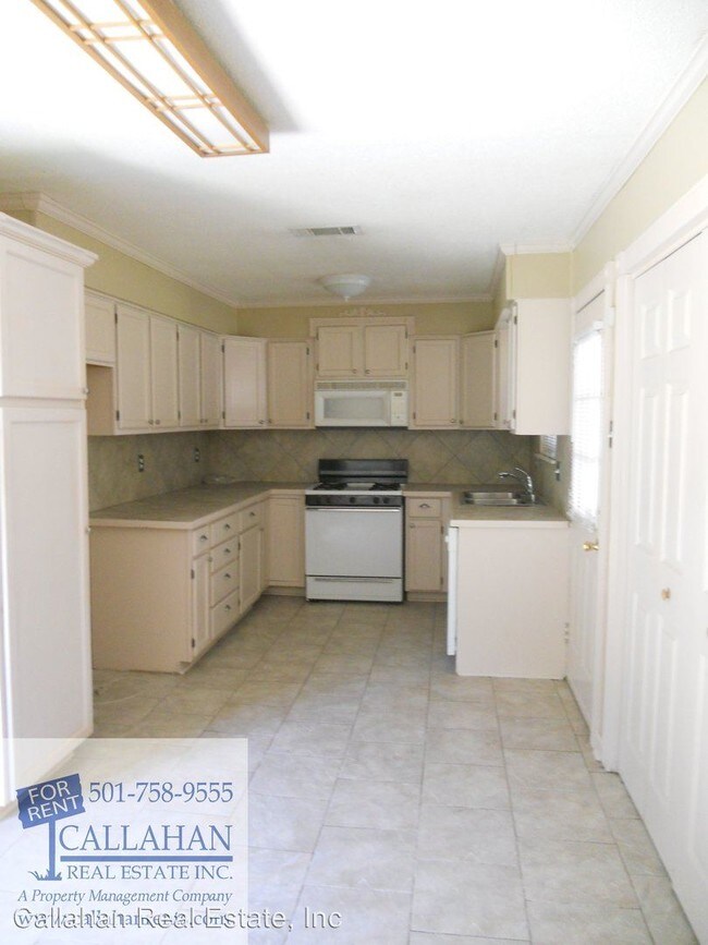 Building Photo - 3 br, 1 bath House - 31 Aloha