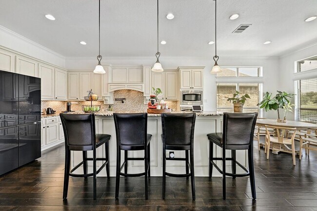 Building Photo - 4303 Woodledge Pl