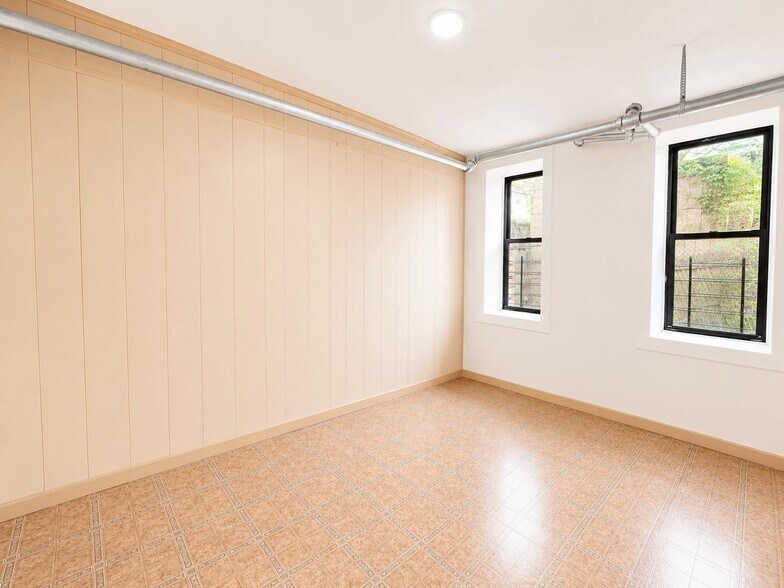 Building Photo - 2511 Cruger Ave