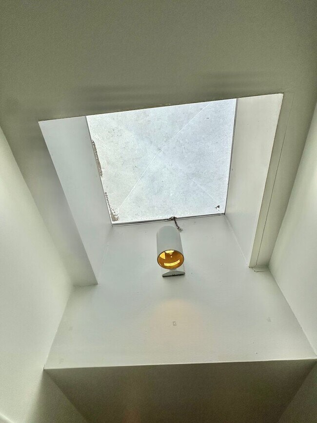 Building Photo - 2052 -Loukas