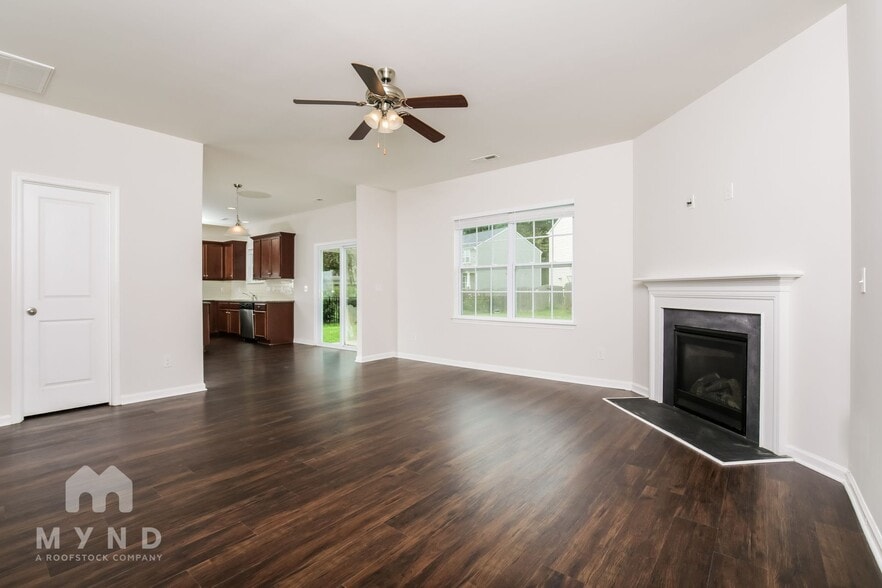 Building Photo - 700 Rose Mallow Dr