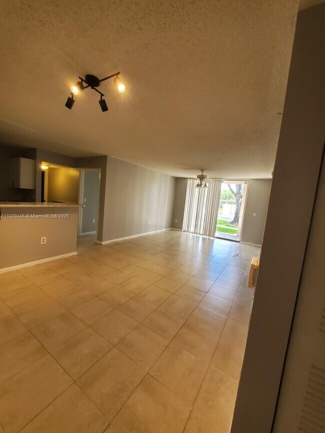 Building Photo - 7872 Sonoma Springs Cir