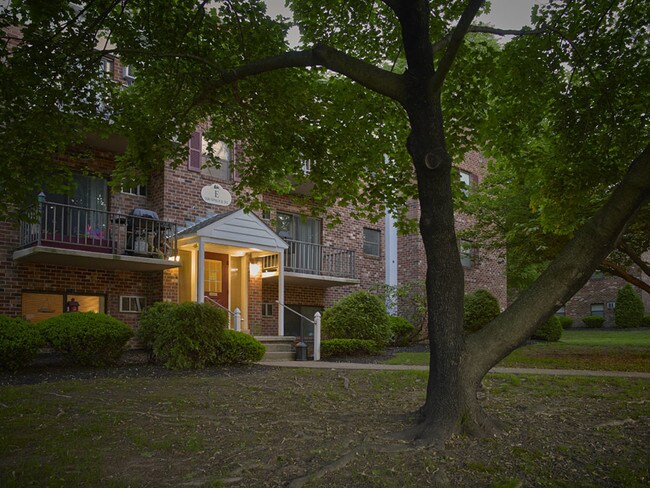 Building Photo - Spruce Court Apartments