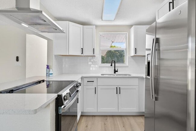 Building Photo - 420 Palm Creek Dr