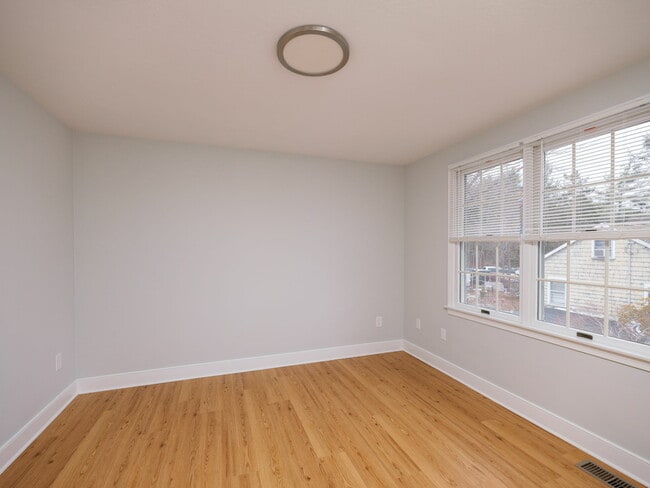 Building Photo - 14 Eugene Way