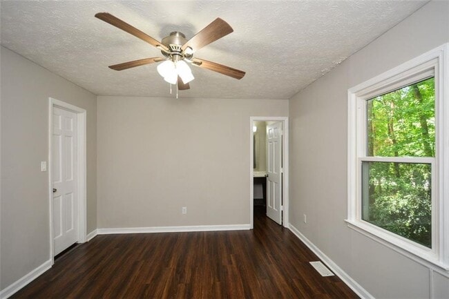 Building Photo - 4544 Coopers Creek Pl SE